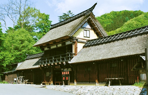 かやぶきの郷 薬師温泉旅籠
